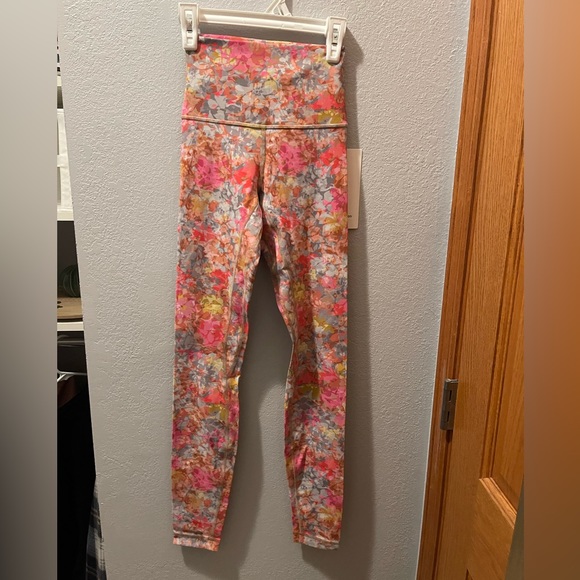 Align HR Pant 28” - Picture 2 of 2